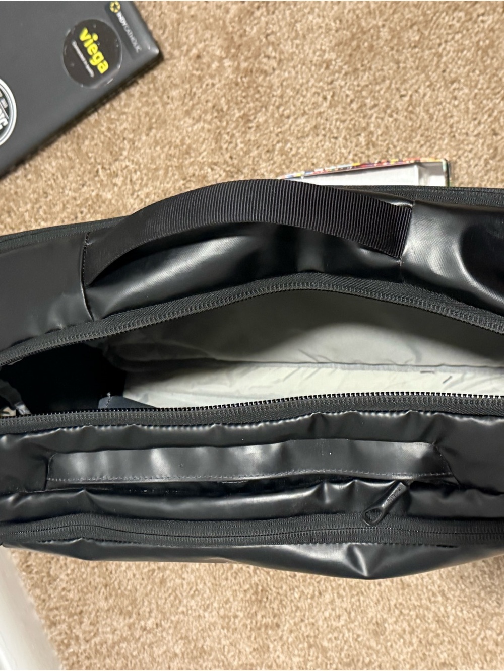 OSPREY Black Transporter Men's Messenger Bag - Picture 3 of 4